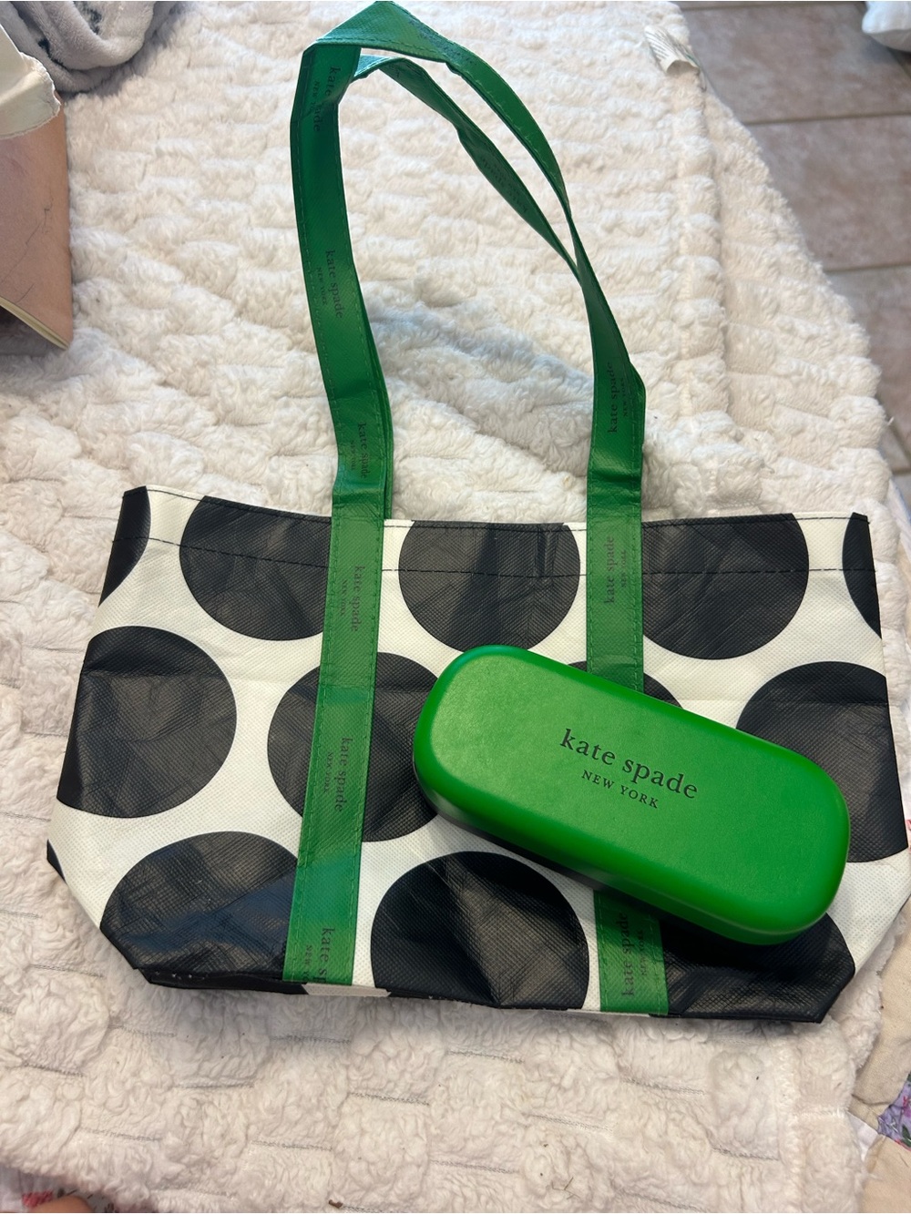 Kate Spade New York Hard Eyeglasses Case & Reusable Tote Bundle Black White Dot